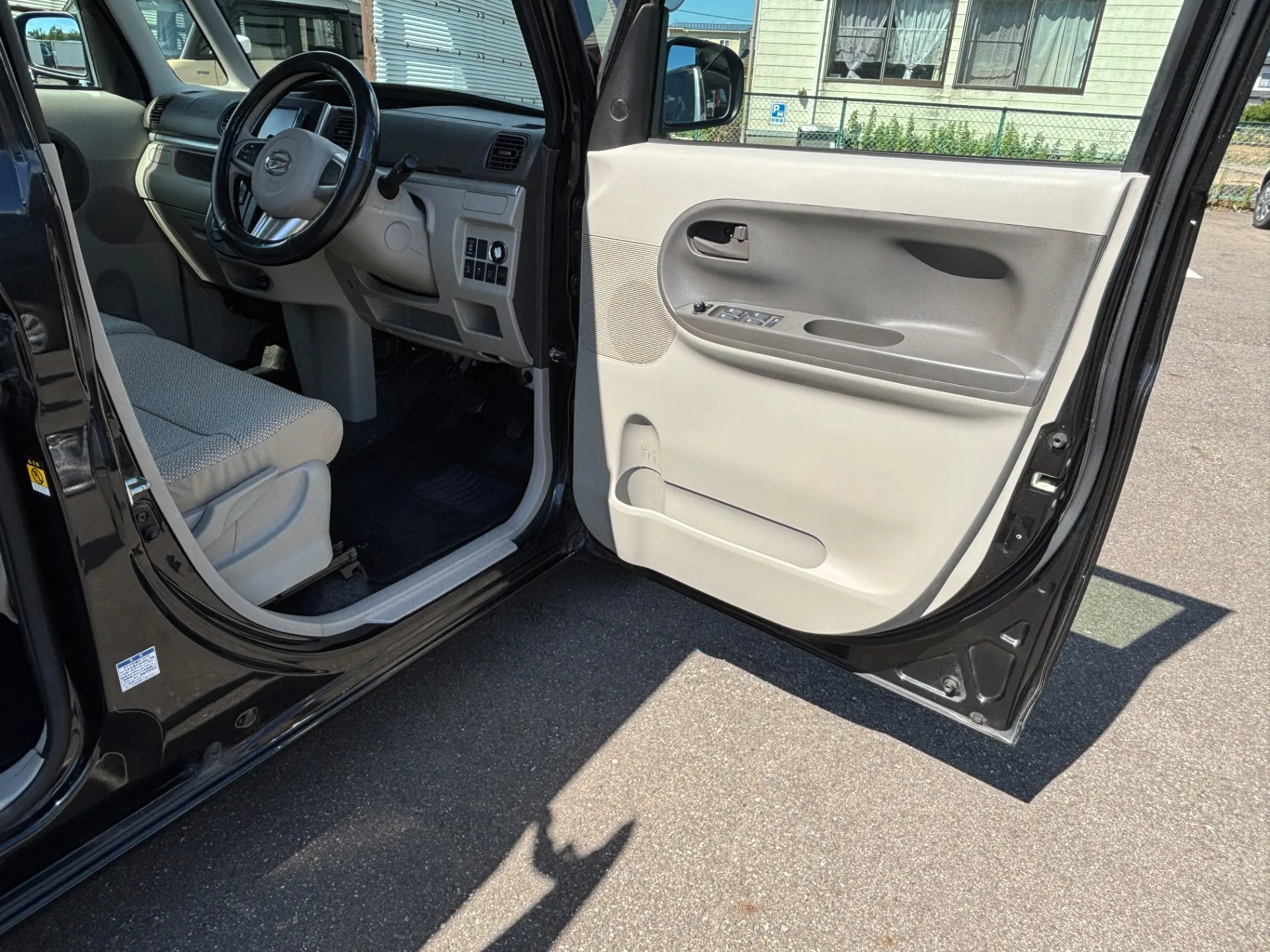 展示在庫は全車両、ルークリ洗剤やアルカリ電解水にて除菌、消毒済みになります。店頭にお越しの際はご安心して車内もご覧ください！