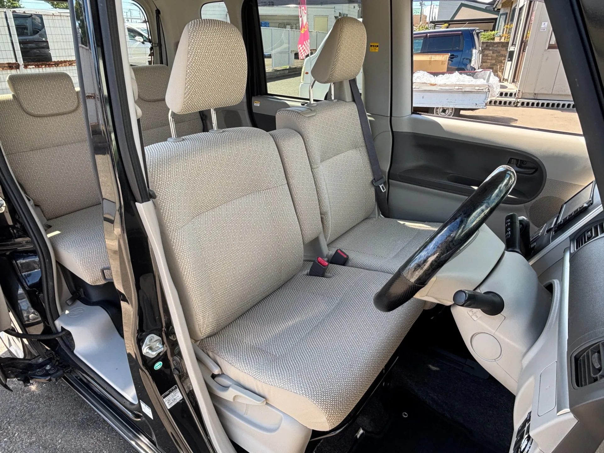 店舗ホームページにはお車の詳細の他、ＩｎｓｔａｇｒａｍやＬＩＮＥ公式アカウントを掲載しております。是非ともチェックしてみてください！