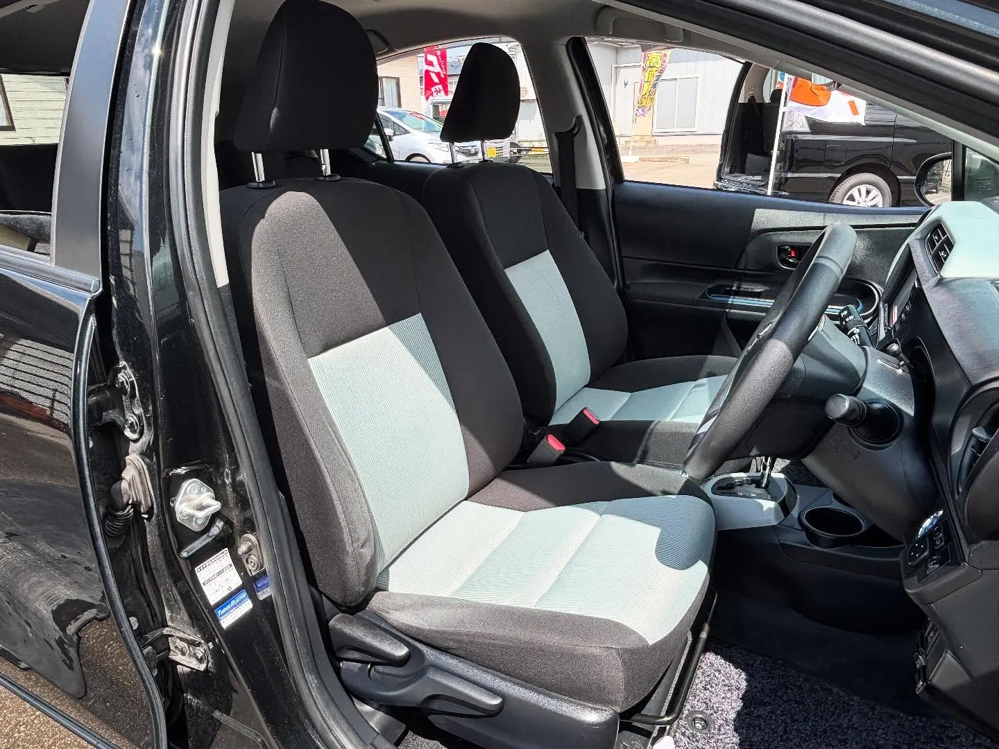 店舗ホームページにはお車の詳細の他、ＩｎｓｔａｇｒａｍやＬＩＮＥ公式アカウントを掲載しております。是非ともチェックしてみてください！