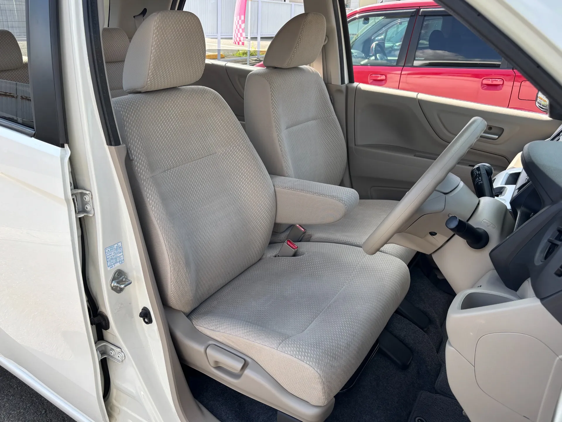 店舗ホームページにはお車の詳細の他、InstagramやLINE公式アカウントを掲載しております。是非ともチェックしてみてください!