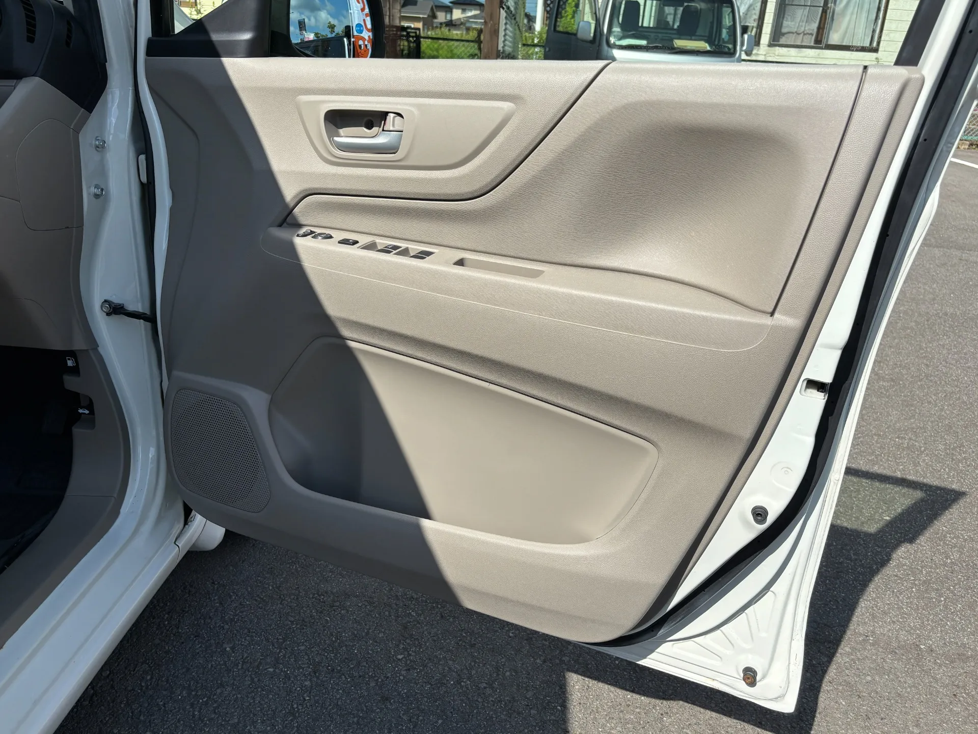 展示在庫は全車両、ルークリ洗剤やアルカリ電解水にて除菌、消毒済みになります。店頭にお越しの際はご安心して車内もご覧ください!