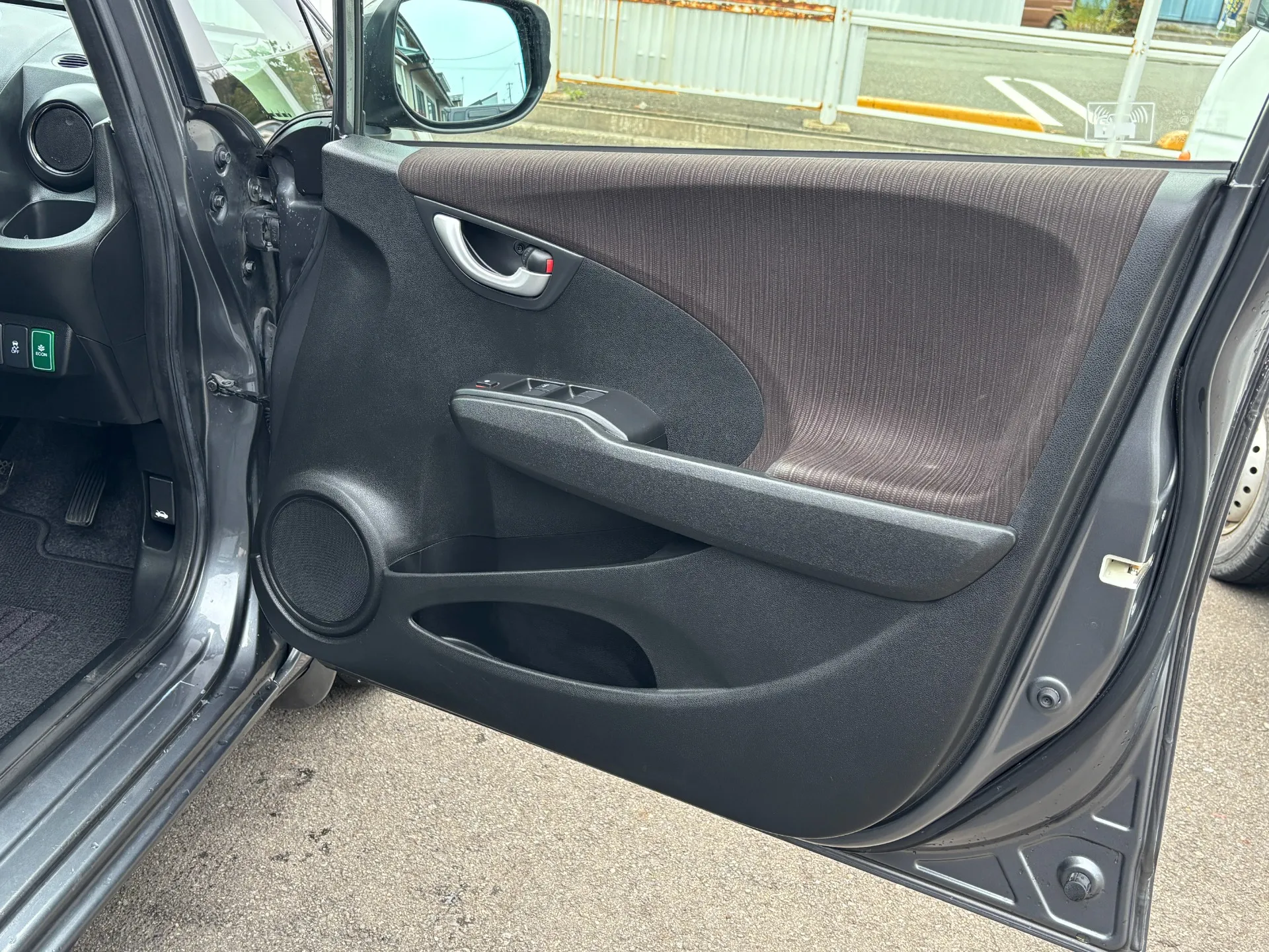 展示在庫は全車両、ルークリ洗剤やアルカリ電解水にて除菌、消毒済みになります。店頭にお越しの際はご安心して車内もご覧ください！