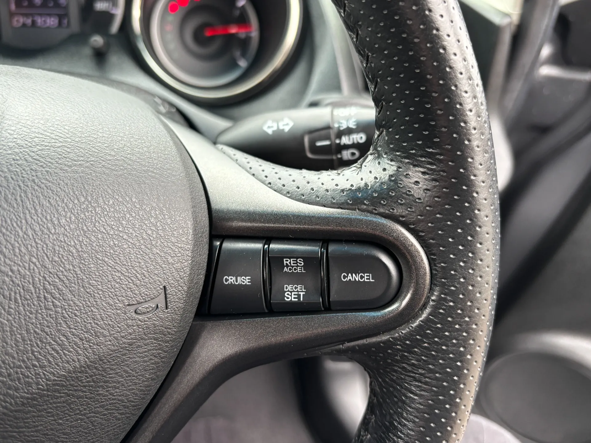 ☆クルーズコントロール　☆ＨＩＤヘッドライト　☆オートライト