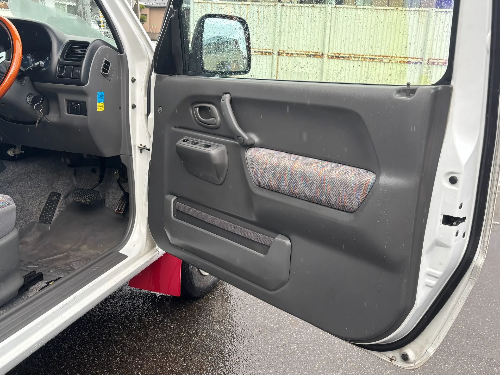 展示在庫は全車両、ルークリ洗剤やアルカリ電解水にて除菌、消毒済みになります。店頭にお越しの際はご安心して車内もご覧ください！