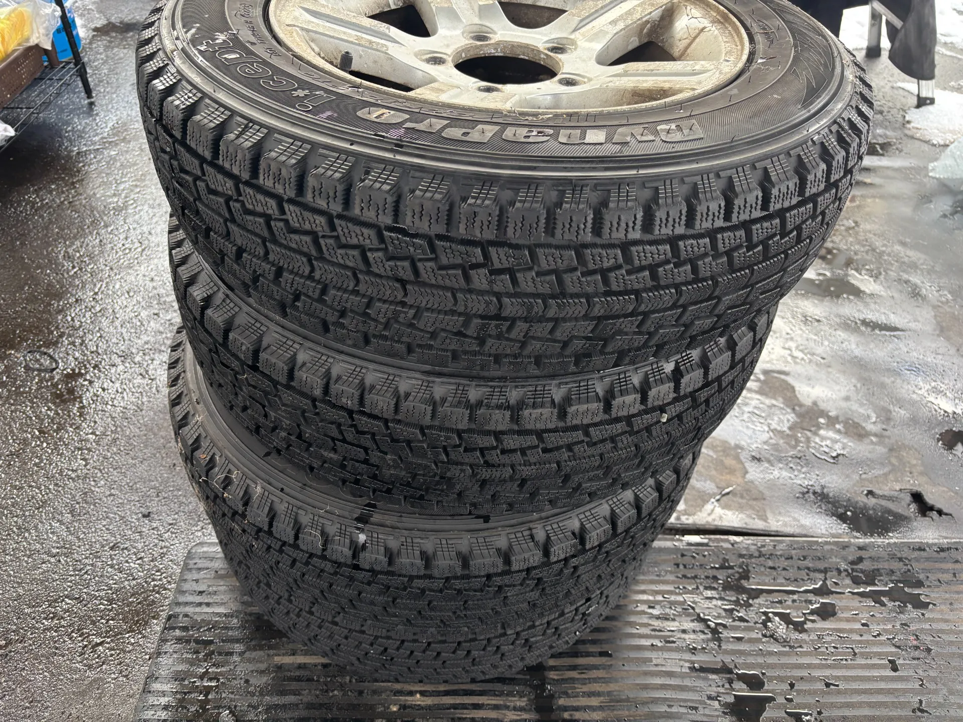 ☆スタッドレスタイヤ（AW付き）車載あり