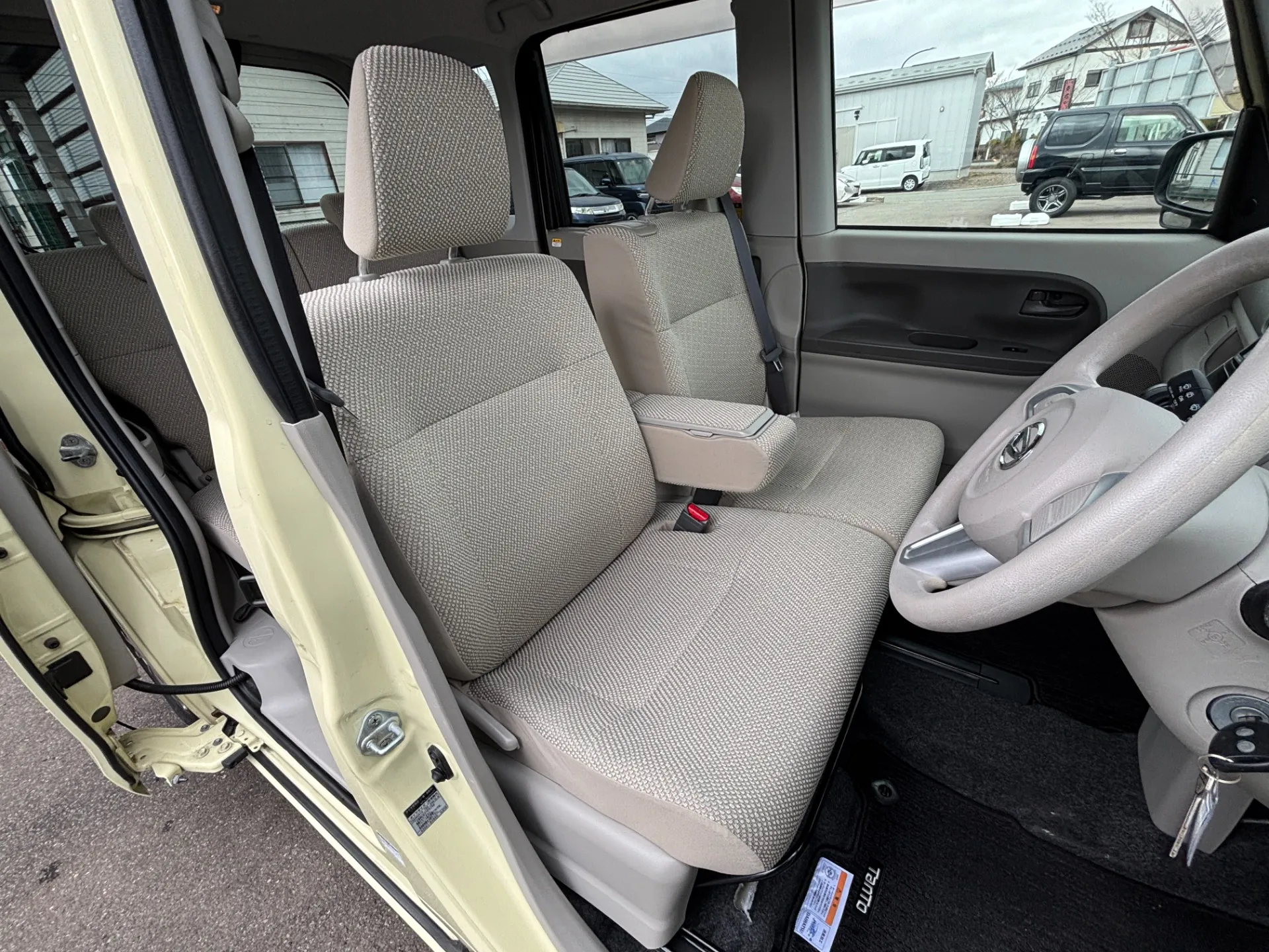 店舗ホームページにはお車の詳細の他、ＩｎｓｔａｇｒａｍやＬＩＮＥ公式アカウントを掲載しております。是非ともチェックしてみてください！