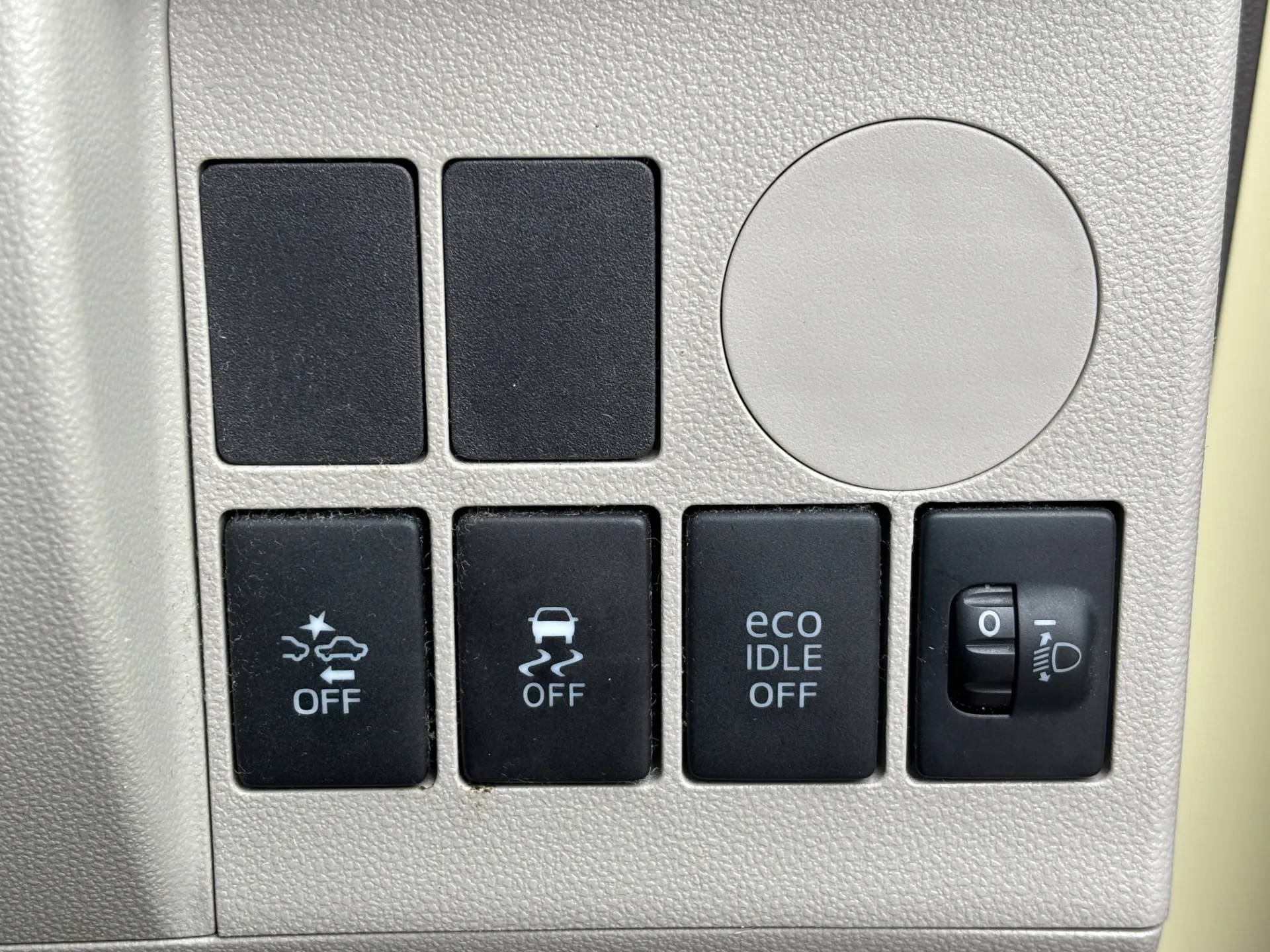 ☆衝突軽減ブレーキ　☆横滑り防止装置