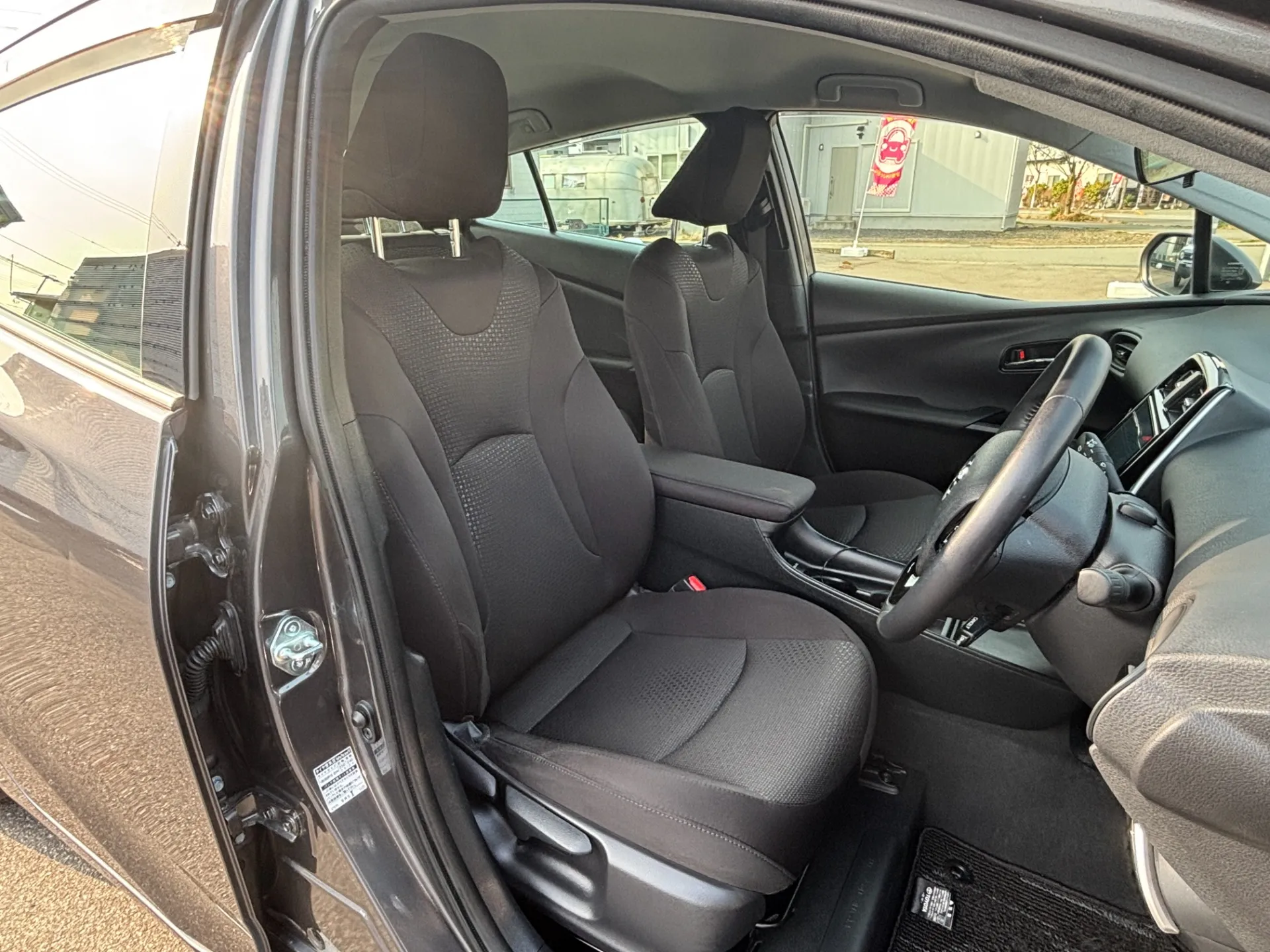 店舗ホームページにはお車の詳細の他、ＩｎｓｔａｇｒａｍやＬＩＮＥ公式アカウントを掲載しております。是非ともチェックしてみてください！