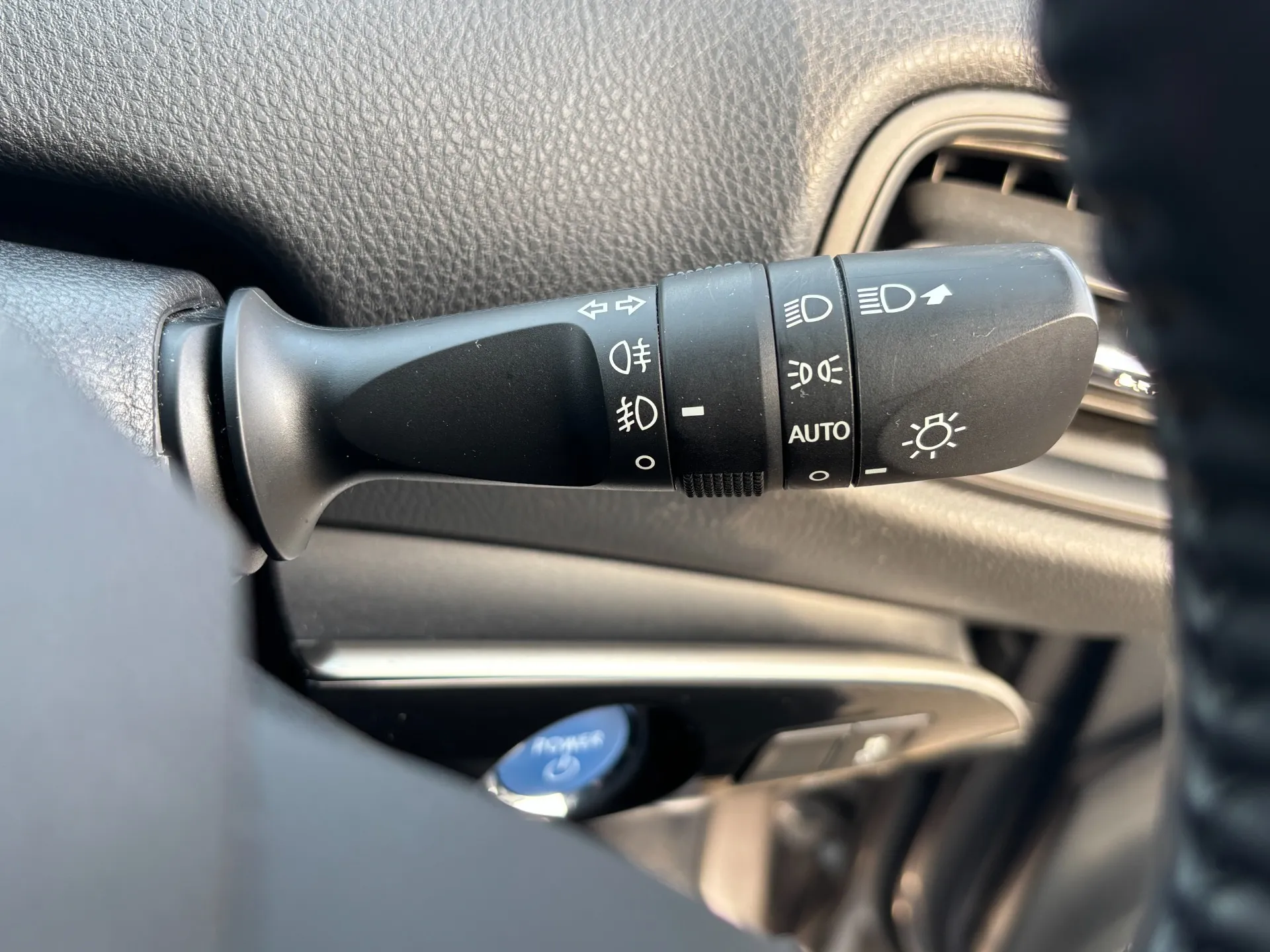 ☆ＬＥＤヘッドライト　☆オートライト　☆フロント＆リアフォグランプ