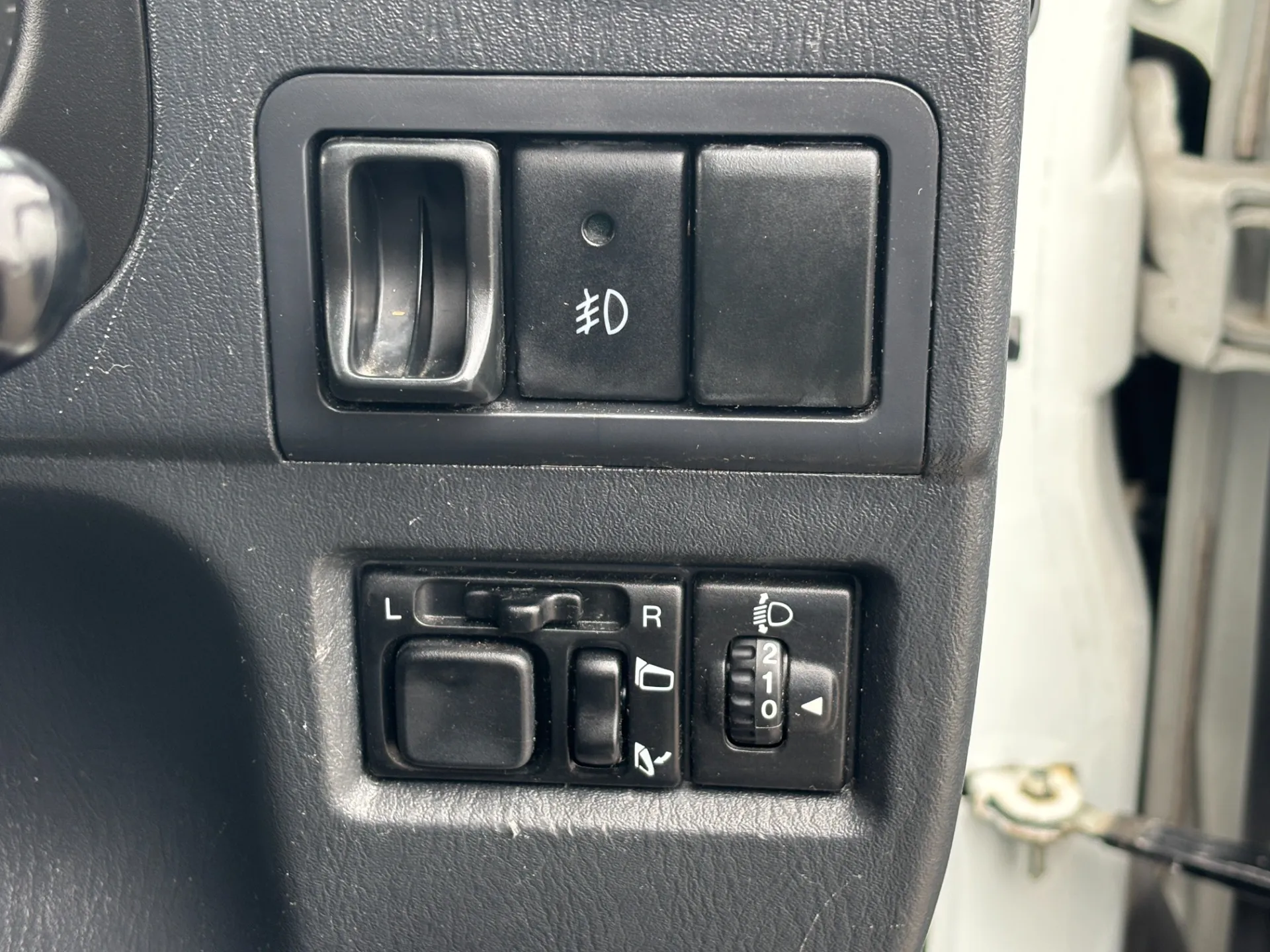 ☆電動格納ミラー　☆フロントフォグランプ