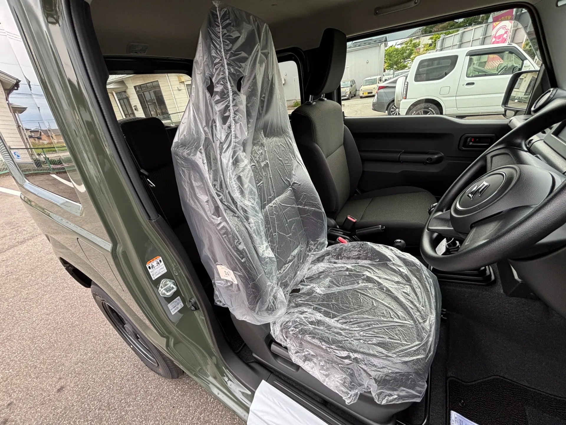 店舗ホームページにはお車の詳細の他、ＩｎｓｔａｇｒａｍやＬＩＮＥ公式アカウントを掲載しております。是非ともチェックしてみてください！