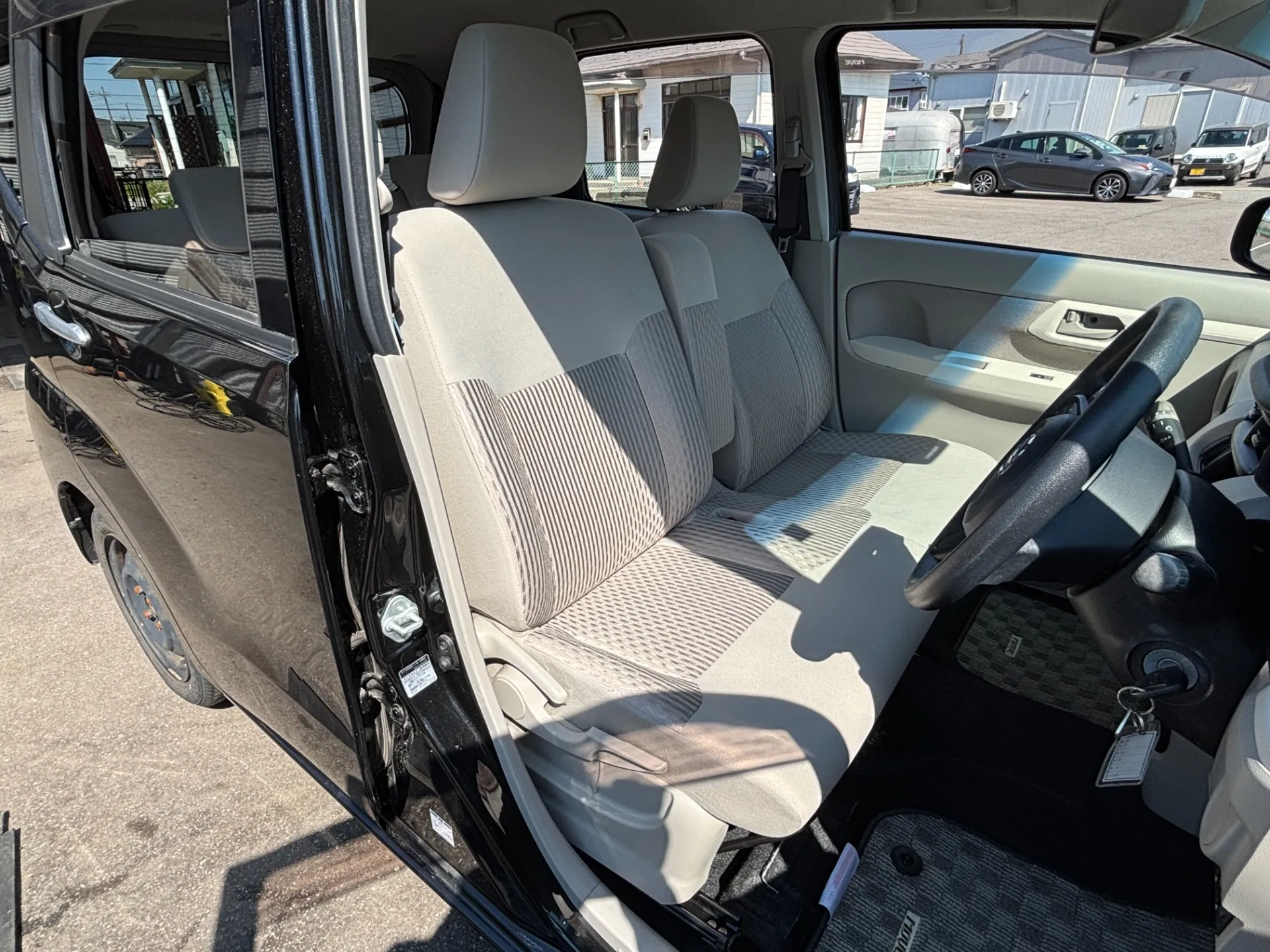 店舗ホームページにはお車の詳細の他、ＩｎｓｔａｇｒａｍやＬＩＮＥ公式アカウントを掲載しております。是非ともチェックしてみてください！